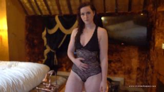 Vivienne LAmour Parte 1 Vivienne lAmour - FEMDOM BATH SLAVE FOOT WORSHIP POV ASMR - Muchos