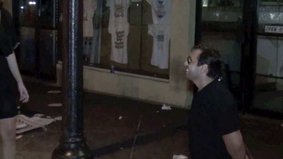 7190 Public Ballbusting