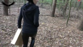 Marie-Saint - Arsch Besamung geiler Wetlook im Wald Pilze suchen mal anders , amateur swinger sex on amateur porn 