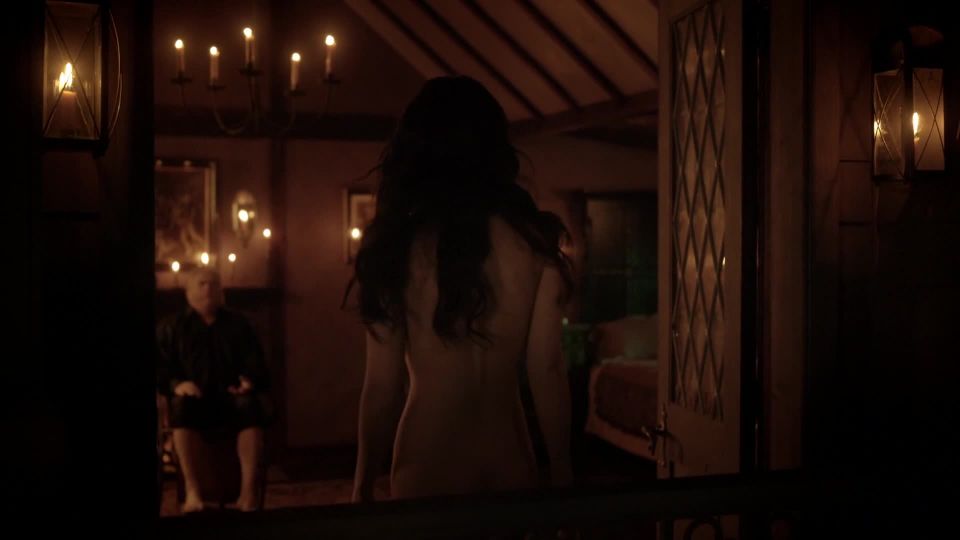 Janet Montgomery, Azure Parsons – Salem s01e01 (2014) HD 1080p - [Celebrity porn]