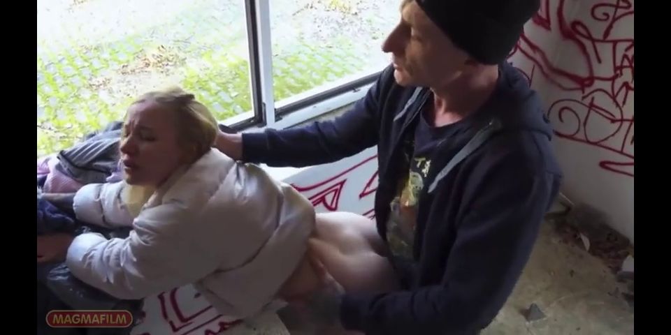 [K2S.CLUB] Jason_Steel - Junge Marie_Hardon zusammen mit Freund im Lost Place durchgefickt - SD 480P