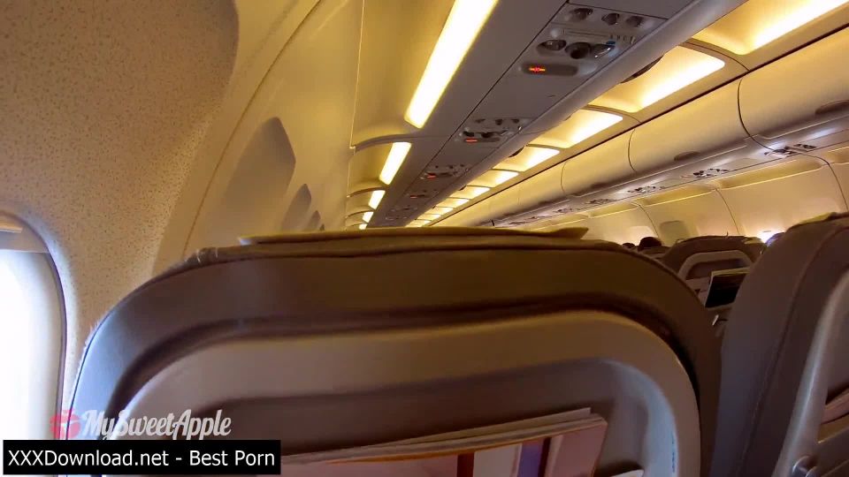 Amateur - Mamada arriesgada en un avión a Berlín (Teen)