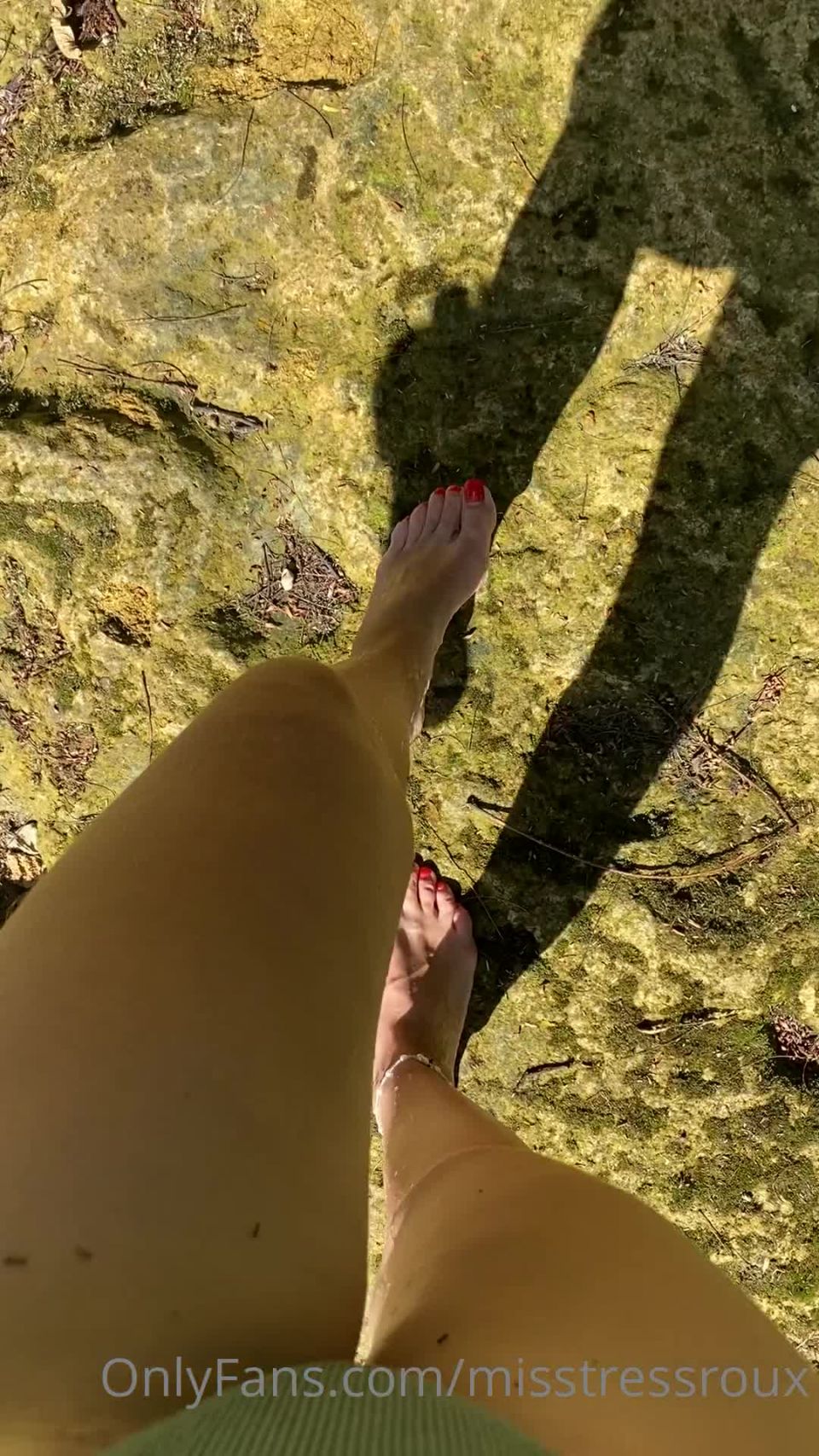 [footjob-porn.com] Onlyfans - GingerAlesFeet_096_misstressroux-21-07-2020-567997074-Walking along the river in Chiapas Leak