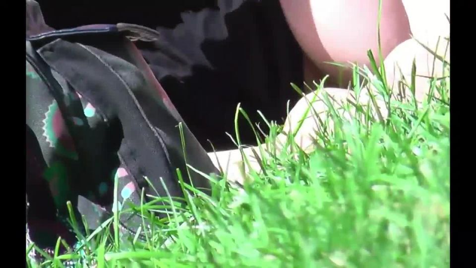 Pussy touching the grass in upskirt