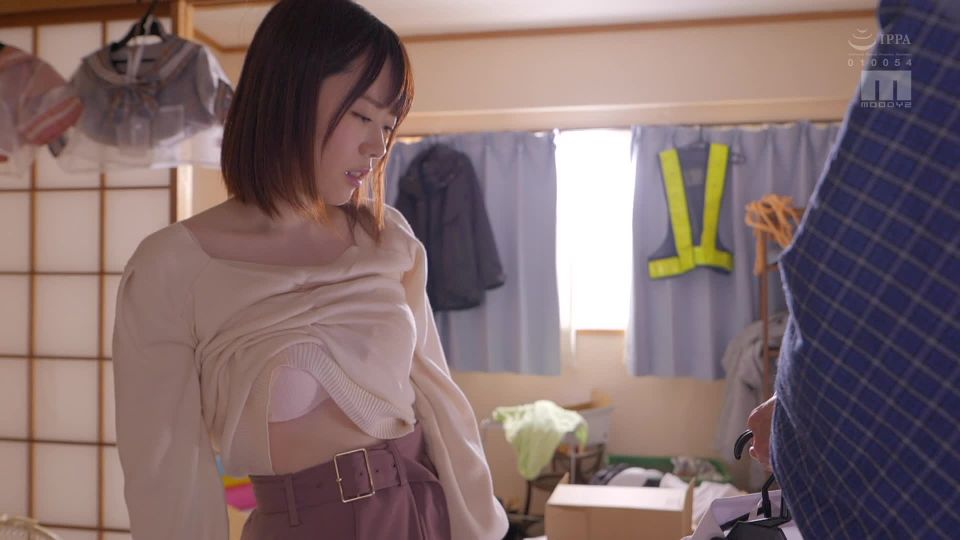 [MIDV-072] ゴミ部屋の濃厚オヤジに乳首ビンビンになるまで乳揉まれねっちょり絶倫ピストンでイカされ続けた隣人の私 水卜さくら - Japanese