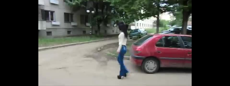 MarilynLatex llevando vaqueros de látex y latex casual Top en público (mp4)