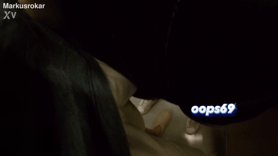 Xvideos RED Sexo en el metro - Desconocido Milf Agarra mi polla en el tren púbico