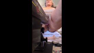 Lonely Mature Divorce Teases Her Pussy With Her Fuck Machine