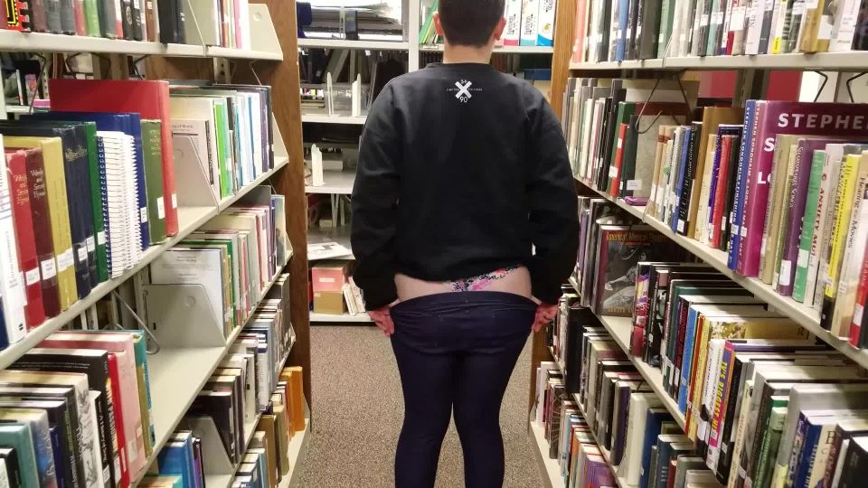 free video 38 Girl show asshole in public library | hidden camera | webcam 