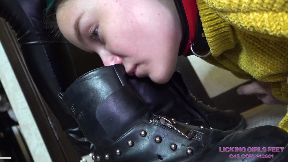 LICKING GIRLS FEET: "JULIA - I'M BACK! YOU KNOW WHAT TO DO, WHORE! - DUSTY BOOTS, SOCKS AND FOOT WORSHIP" (4K) (2023)