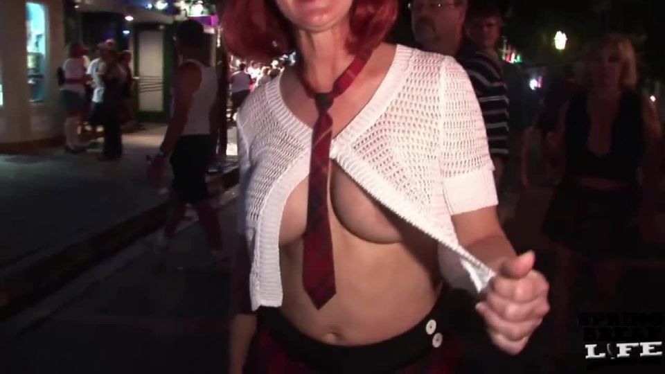 video en línea adulto 43 Tetas Culo y coño en público sobre músculo helena locke femdom