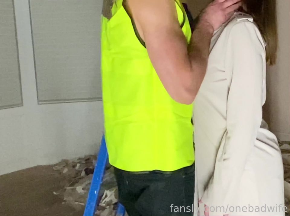 Onebadwife - fansly - Siterip - K2S - Free Porn Streams - Watch or Download Onebadwife - walking in the building site and kissing 23-12-2021