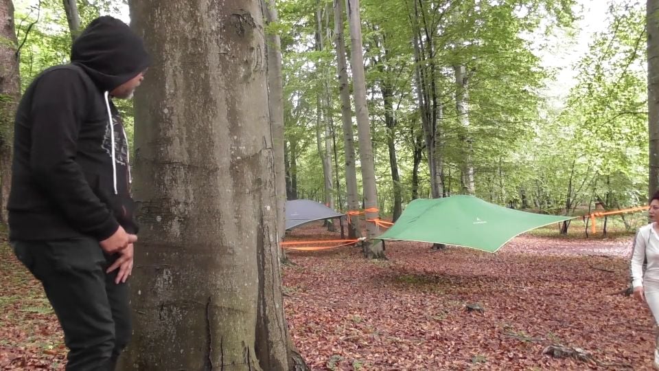 COPPIA AMATORIALE Sborrata Con Uno Sconosciuto Al Camping