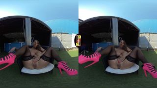 [VR] Sexy Susi - She Starts Squirting for You...