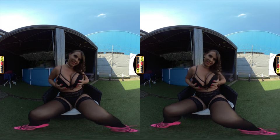 [VR] Sexy Susi - She Starts Squirting for You...