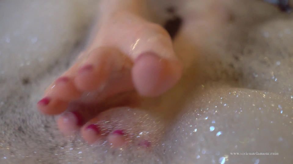 Vlproductionsuk - Vivienne l'Amour Vlproductionsuk - grand finale lavish and decadent foot tease part 12-04-2020