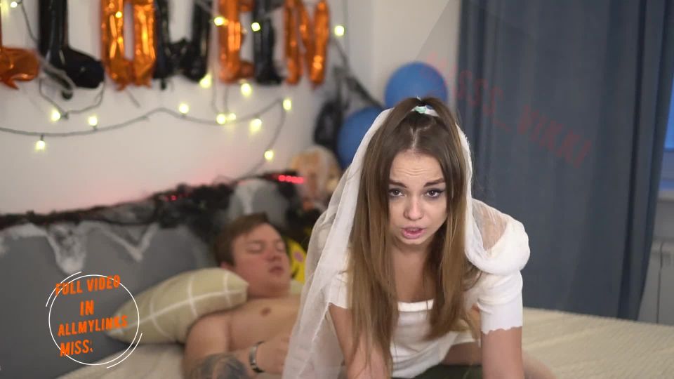 Pornhub.com - miss vikkia - Siterip - K2S - Free Porn Streams - Ver o descargar Fui a mi sala de hermanastros para celebrar Halloween