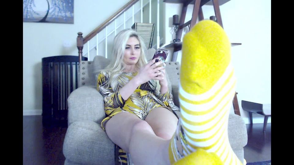 online xxx video 25 free use fetish Kerri Kings Clip Store - Sock Sucker Gets Ignored, jerkoff instructions on pov