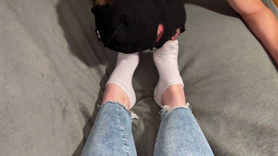 [GetFreeDays.com] Slave Made To Lick And Sniff g0ddess Feet And Got Cum Kicked Out Of His feet sex