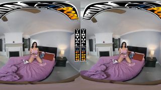 VIRTUAL PORN  Johnny Love Cums On Sophia Leone'S Face And She Is Thankf