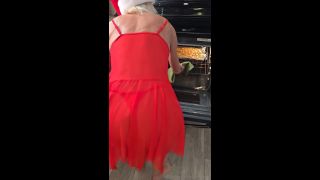 MILF Porn foxyfitgilf – 2024-12-24 Summer’s world famous Christmas Crack Enjoy watching me make this for you in