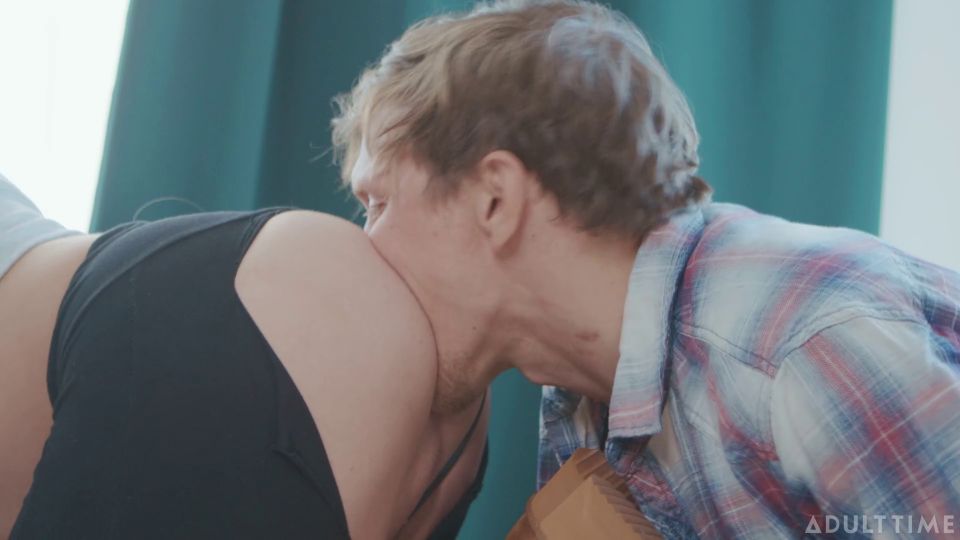 porno online 15 anal like [AdultTime] Ethan Chase, Axelle Rose - Vecino Útil Da Femmy Una Mano Y Una Polla Duro 08 Feb 2026 [HD, 1080p], fetiche en el porno hardcore