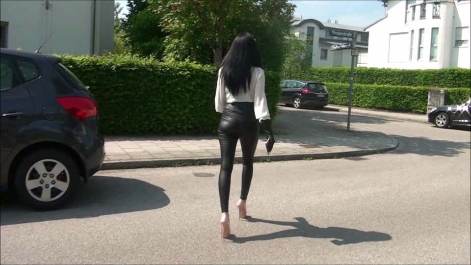 Fetischclip privat Nr.219 – Fetish Diva Nadja, Teasing | high heels | pov maserati femdom