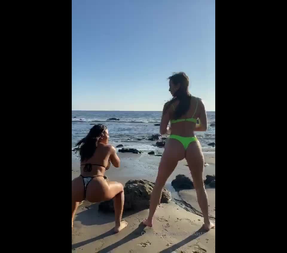 Luna Star - cutelunastar () Cutelunastar - squats on beach with my girlfriend 20-02-2020