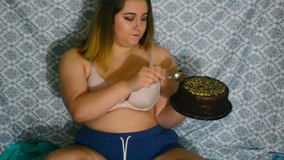 Fat Girl Eats Chocolate Cake webcam DirtyBirdyy