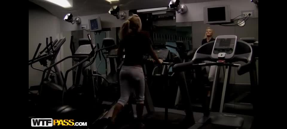 Hot amateur girlfriend blowjob in a gym
