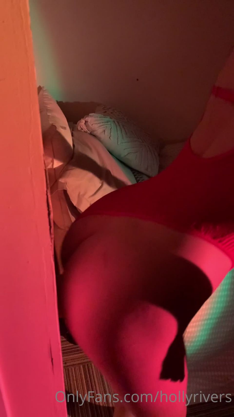 Onlyfans - Holly Rivers - hollyriversI stuck my Big White Dildo  to my wall and fucked my alright pussy so hard standing up - 12-10-2021