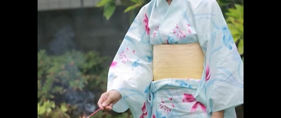 Risa Niihara Japanese model in sexy  kimono