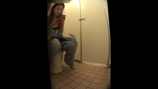 Voyeur WC - 15323788  voyeur  voyeur