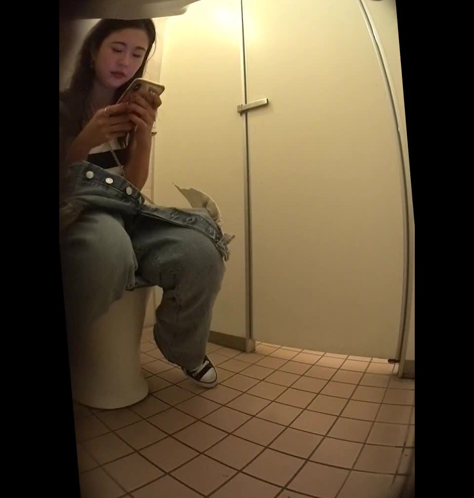 Voyeur WC - 15323788  voyeur  voyeur
