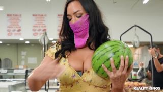 Kitten latenight-supermarket slut - MILF