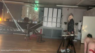 Femdom porno LealFans: Lady Darkangel - Engañando con Humbler Femdom