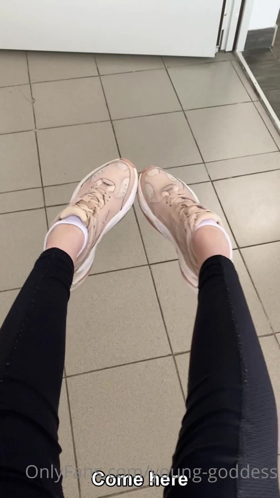 Young Goddess YounggoddessTeaching my slave how to clean my dirty sneakers and worship my smelly socks - 06-05-2021 - Onlyfans