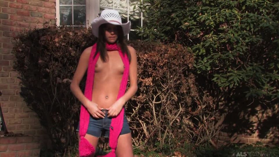 video 11 barefoot princess femdom Autumn Splendor BTS, object insertion on femdom porn