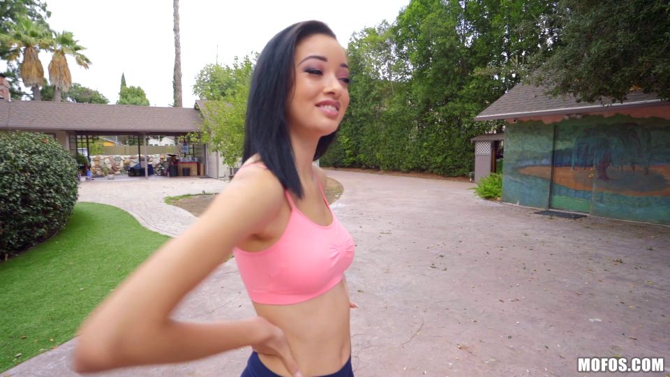 Scarlet Bloom : Jogging Neighbor Loves Dick 1080p FullHD