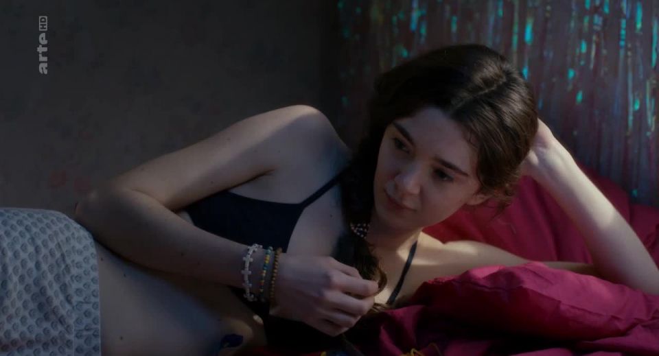 Sarah-Megan Allouch - Coeurs sourds (2017) HD 720p!!!