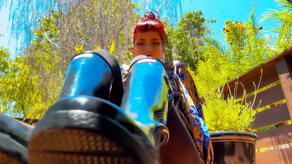 [K2S.CLUB] EnchantrixV - Hundiendo y lamiendo las botas de cazadora de la señora limpia - FullHD 1080P