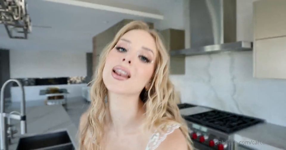 Caroline Zalog, Rubia Babe y pastel caliente solofans (Porno rubia)