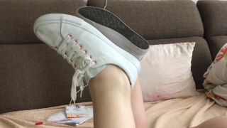 Took the sneakers off, then fucked her young soles - FOOTJOB close up 4K