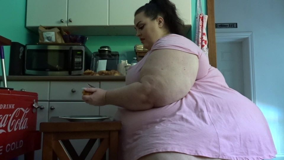 online porn video 10 kelly divine femdom SSBBW Juicy Jackie – Before Breakfast Snack, ass shaking on big ass porn