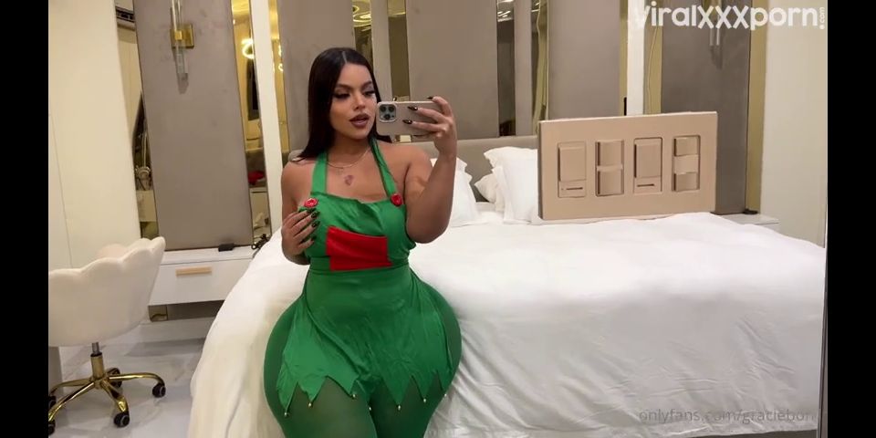 Graciebon1 Sucking Big Cock and Creampied Onlyfans Video graciebon1  Graciebon1