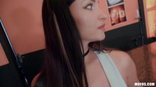 Porn Online PublicPickups presenta Alyssa Kent alias Alyssia Kent en Barmaid Gets Laid Again – 30.10.2018 (MP4, HD, 1280×720) ¡Ver online o descargar!