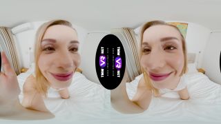 Tmw VRnet - Blondie Orgasms In Her New Lingerie: Lucky Bee - Long hair