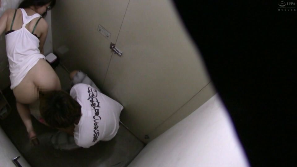 FHD ERDM-124 （なぜ、こんな処に痴女が？）まさかの遭遇！淫乱おばさんが潜む公衆便所！小便しようとしたら逆痴●された…4時間