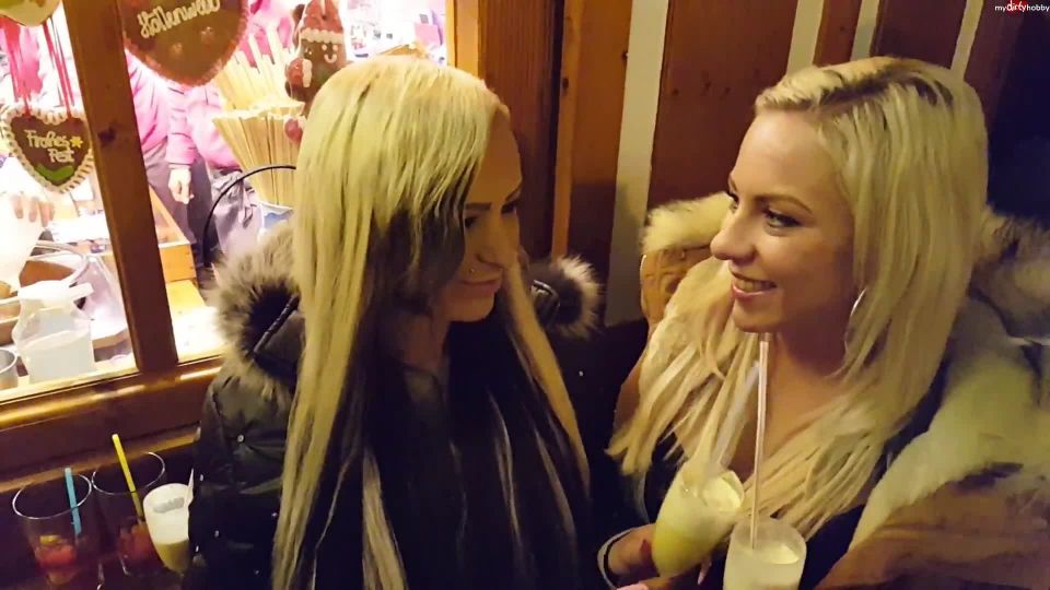 Lilli Vanilli - Weihnachtsmarkt mit Freundin Typen gefickt 1080P - Amateur