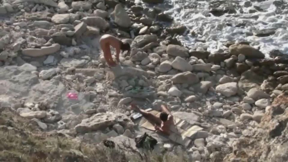 Passionate sex caught by beach voyeur Voyeur!